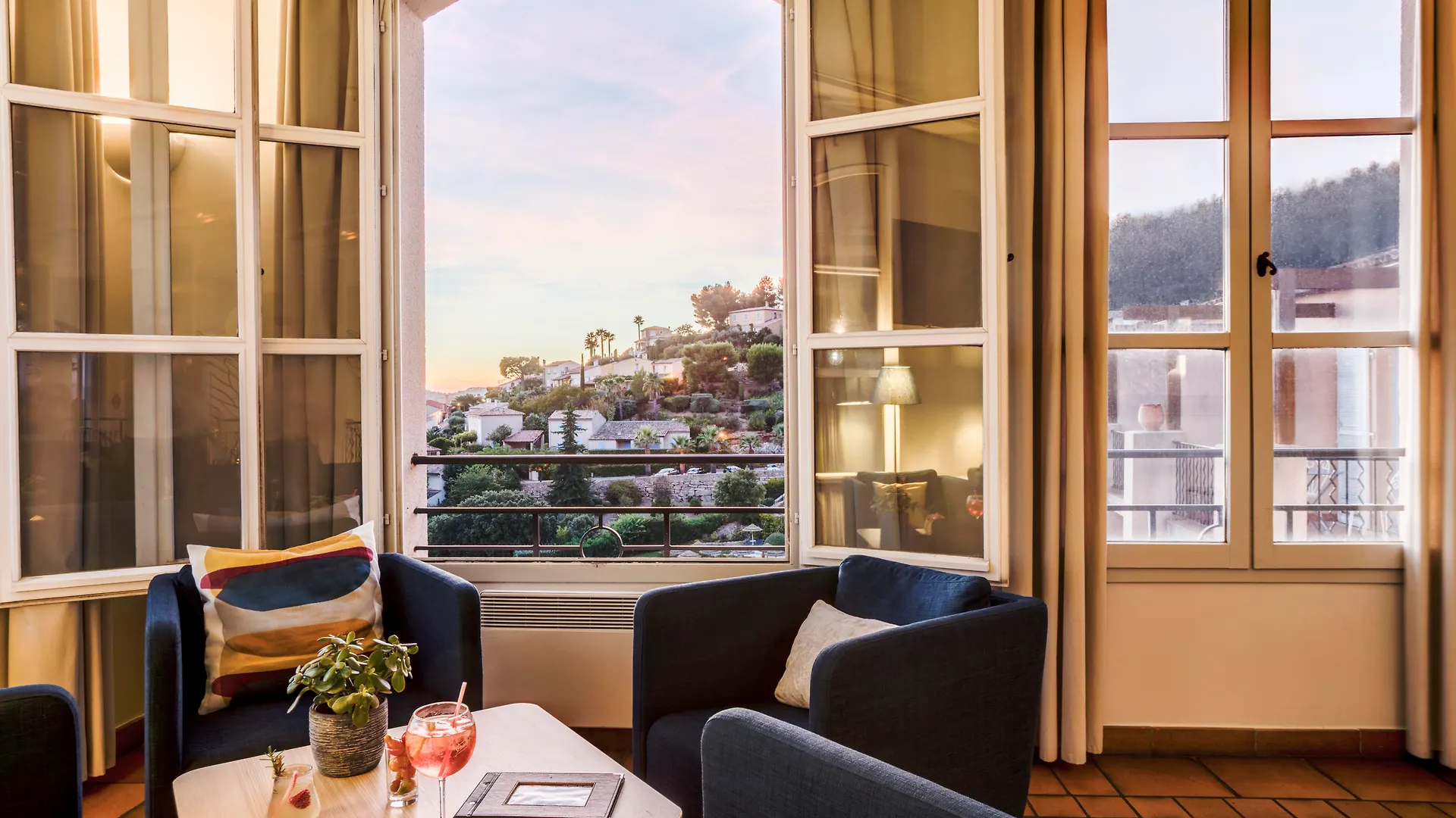 Отель Le Fregate Provence Сен-Сир-сюр-Мер